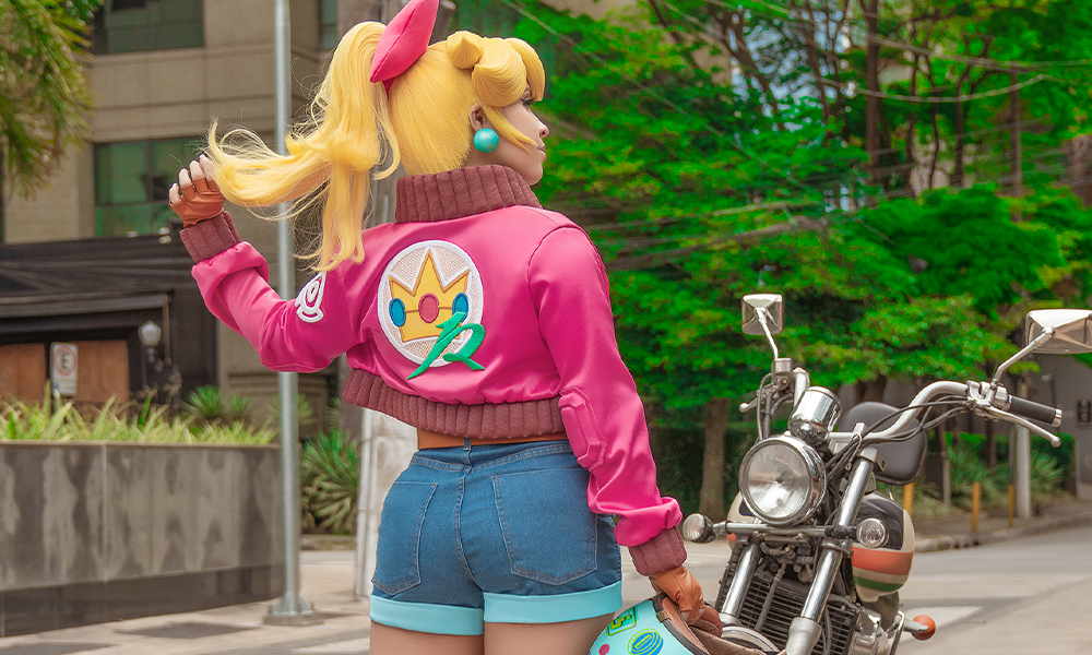 Cosplay Princess Peach Touring | Mario Kart World