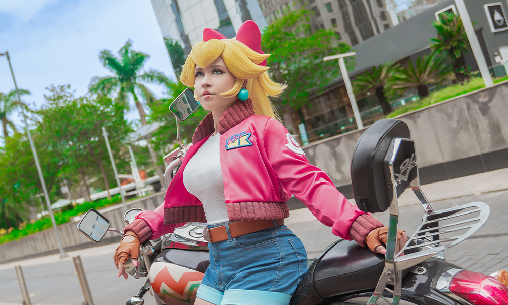 Cosplay Princess Peach Touring | Mario Kart World