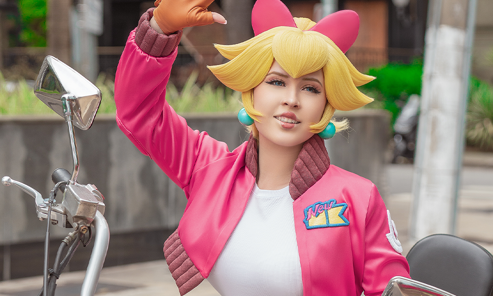 Cosplay Princess Peach Touring | Mario Kart World