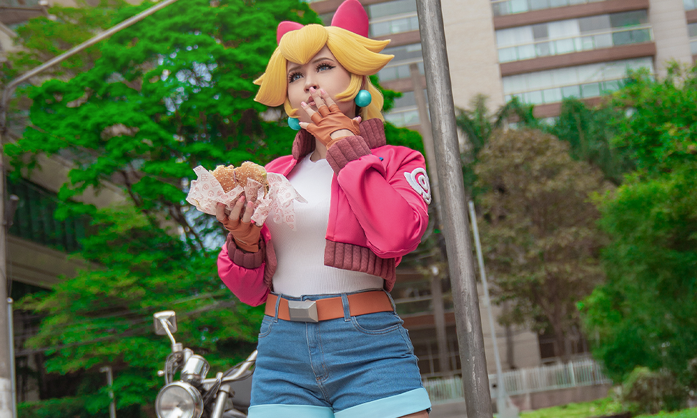Cosplay Princess Peach Touring | Mario Kart World