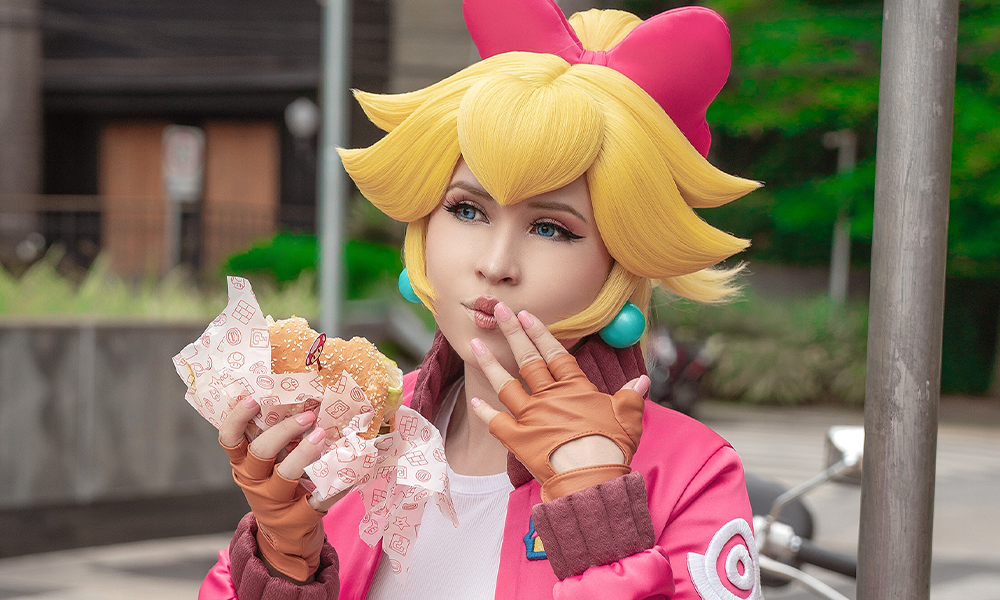 Cosplay Princess Peach Touring | Mario Kart World
