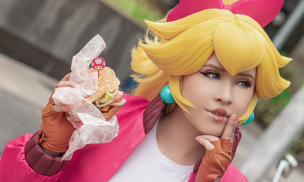 Cosplay Princess Peach Touring | Mario Kart World